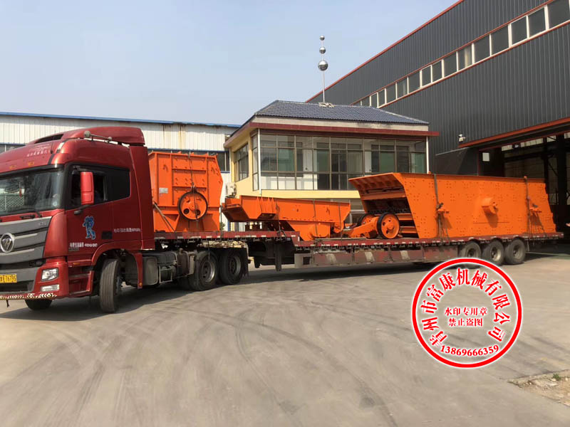 移動(dòng)錘破篩分設(shè)備發(fā)往云南